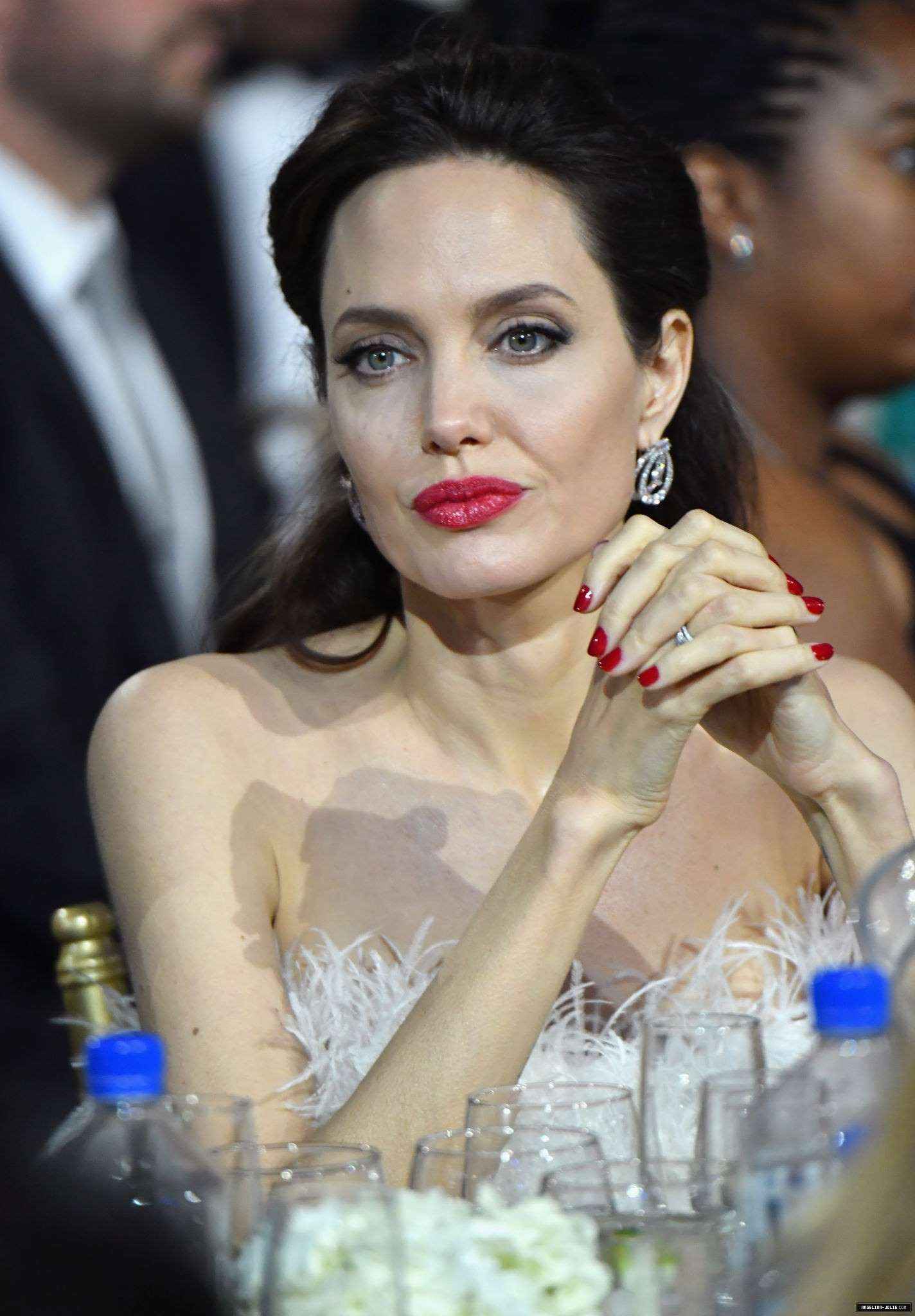 Ногти Анджелины Джоли 2020